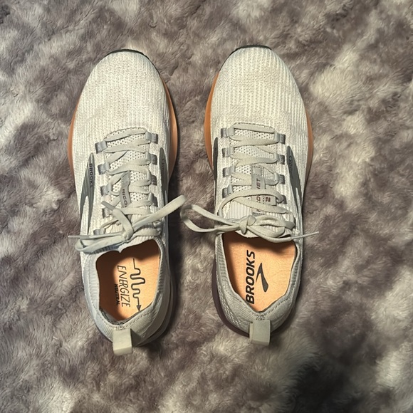 EUC - Brooks Ricochet 2 Womens Sneaker Running Shoes - Grey/Cantaloupe/Grape - Picture 6 of 8